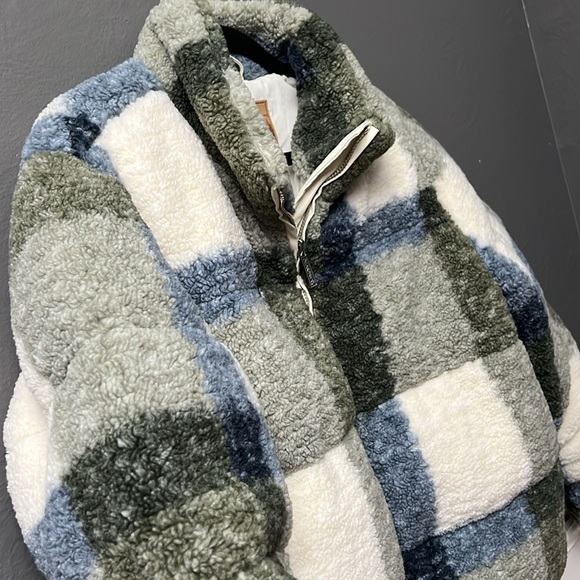 BEARPAW Sherpa Plaid Puffer Jacket. Olive/blue/ecru color. Women’s size Large - Picture 1 of 15